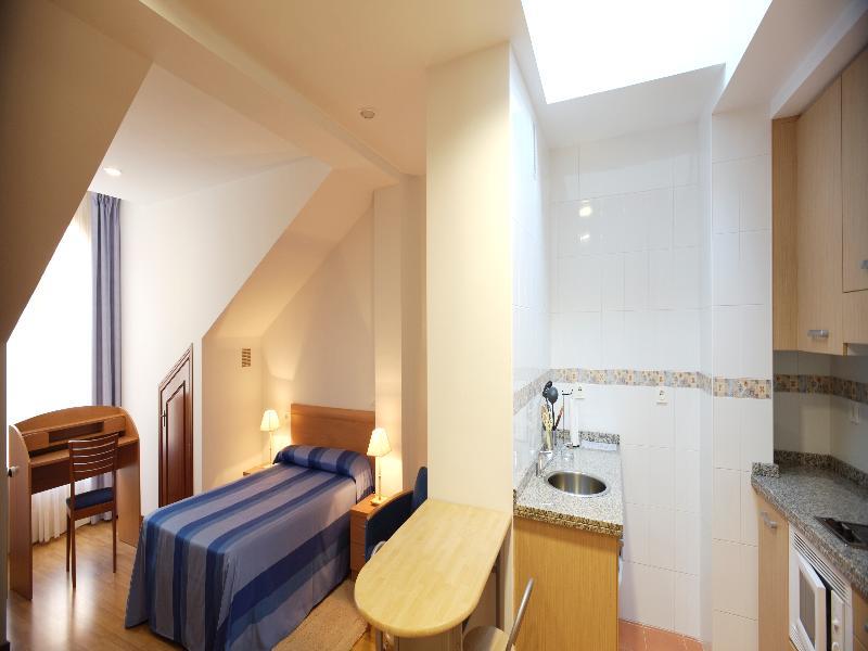 Apartamentos Urban Blue, Blue Hotels 기욘 외부 사진